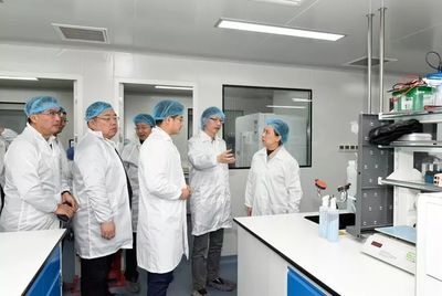 上海市委組織部副部長冷偉青一行調研臨港浦江國際科技城民營高科技企業與科技企業孵化生態